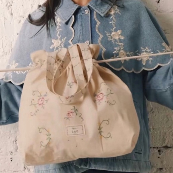 Sézane x Sea New York Floral Embroidered Cream Tote Bag - Picture 4 of 9